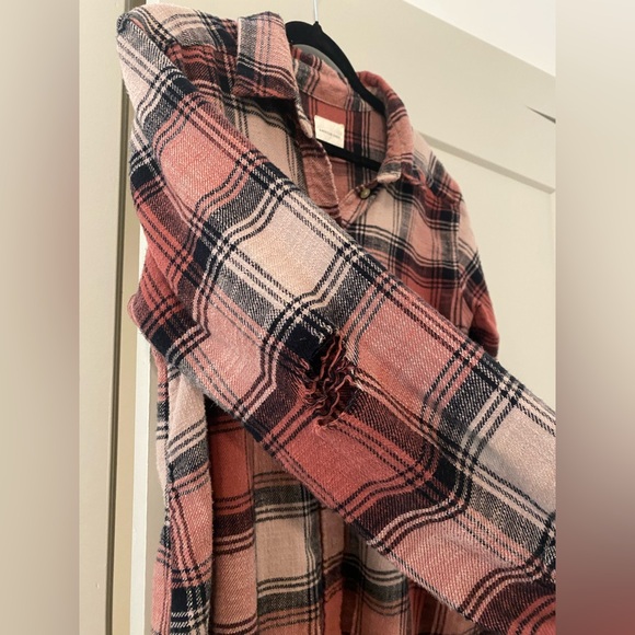 American Eagle Women’s Oversized Flannel Shirt - Picture 3 of 5